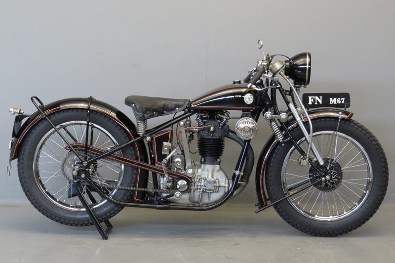 Старинный мотоцикл FN M67C 1933