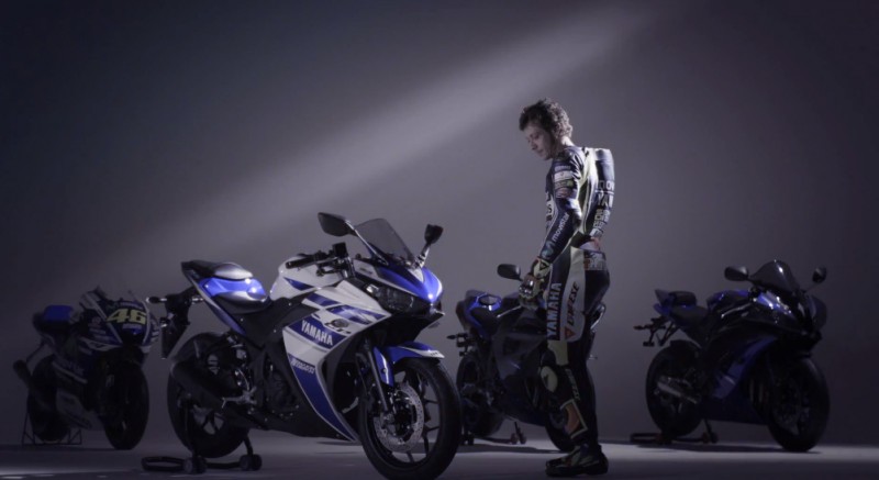 Валентино Росси в проморолике Yamaha R25 (видео)