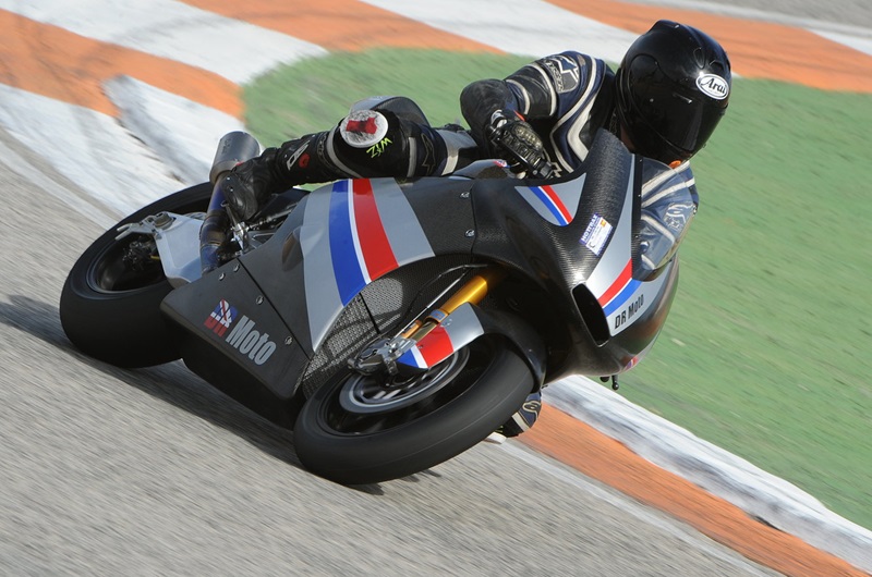 Гоночный мотоцикл DR Moto с двигателем Yamaha R1
