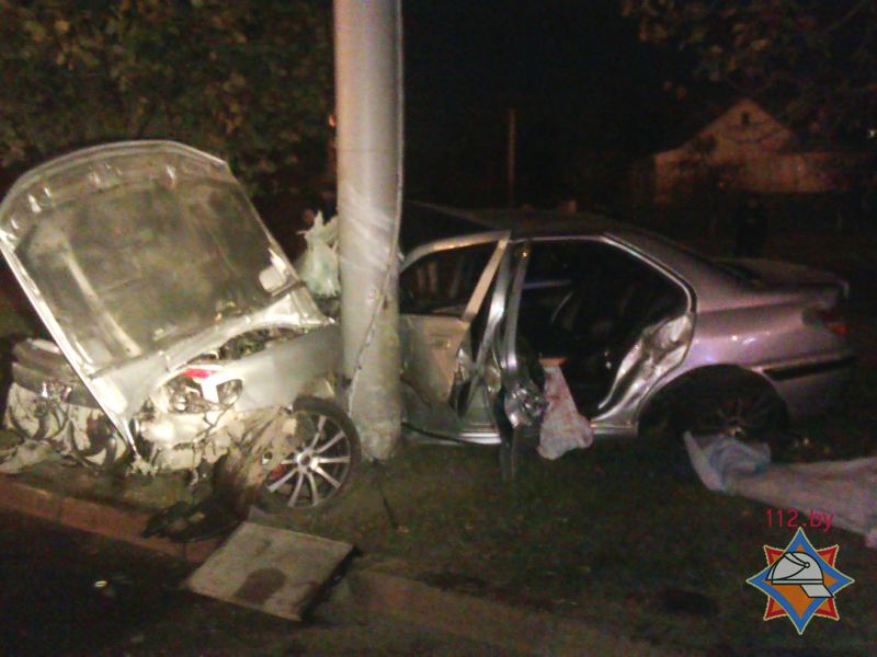 минск: водитель peugeot погиб, врезавшись в столб