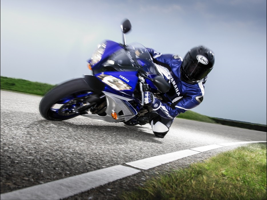 Мотоциклы Yamaha YZF-R6 и YZF-R125 ABS Race Blu 2015
