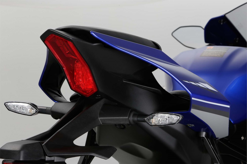 Спортбайк Yamaha YZF-R1 2015 (фото)