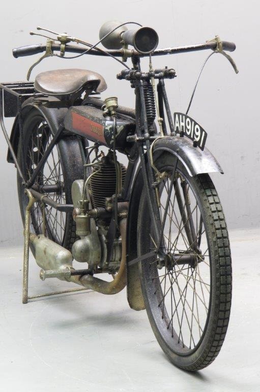 Старинный мотоцикл Omega Model 2 1922