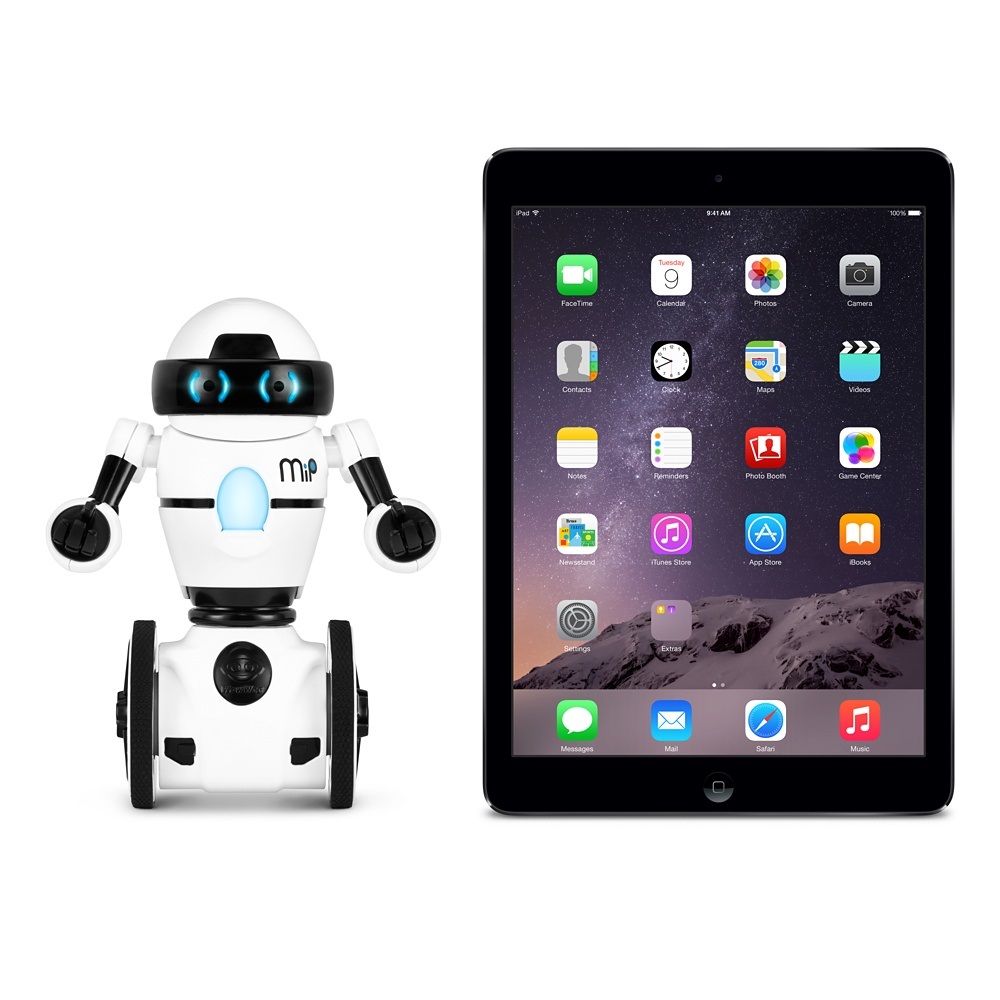 Новые игрушки в Apple Store: барби Mattel, робот WowWee MiP, Skylanders
