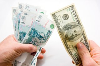 В России биржевой курс доллара поднялся выше 70 рублей