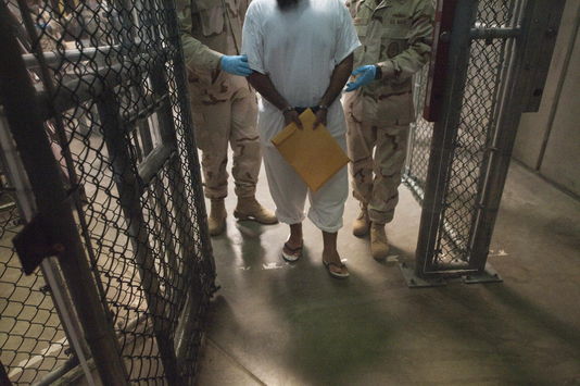 Häftling in Guantanamo, us-gefängnis auf der insel Kuba, im märz 2010.