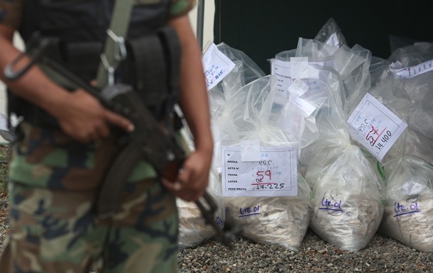 В Эквадоре полиция конфисковала две тонны кокаина