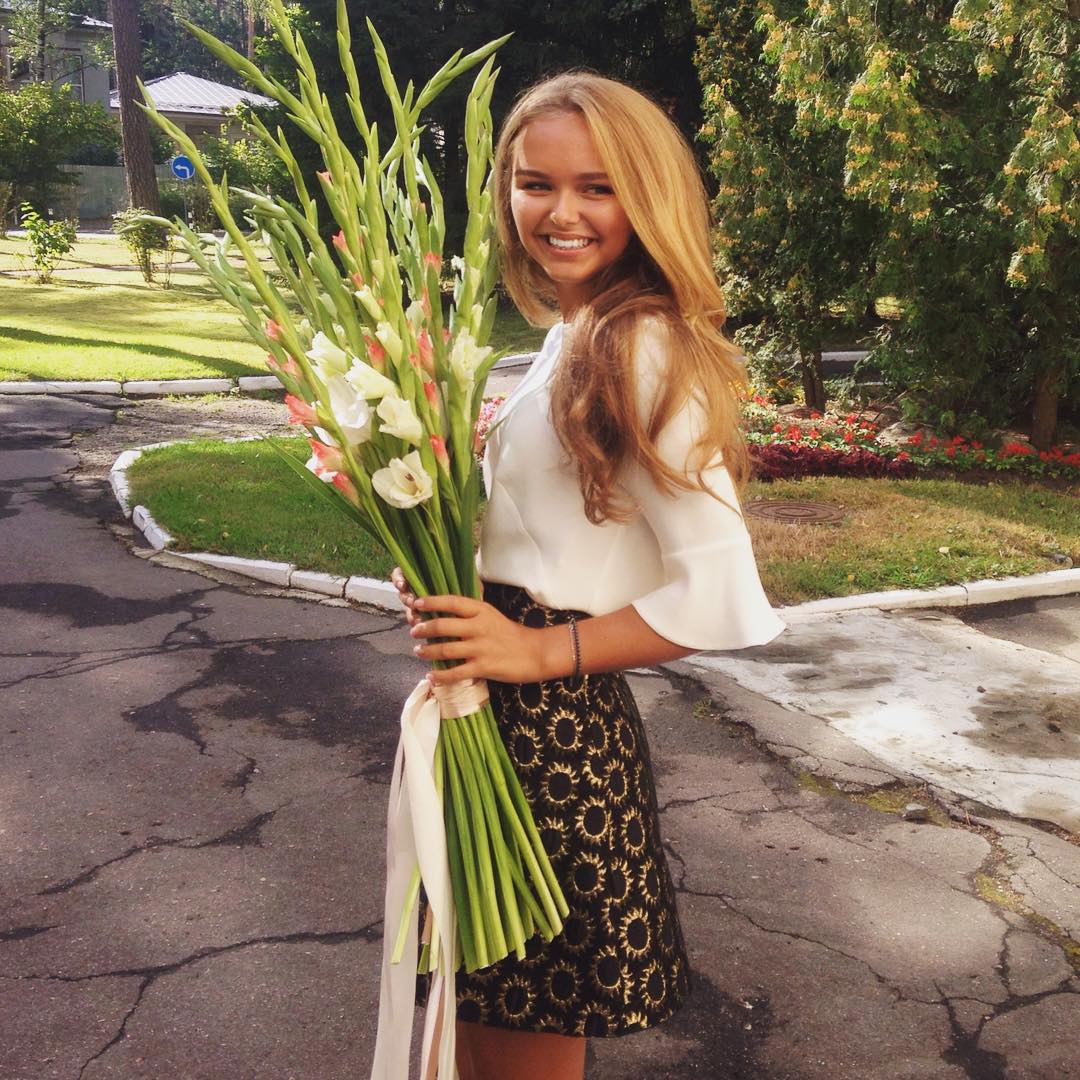 15-летняя дочь Дмитрия Маликова удивила нарядом в первый учебный день (фото)