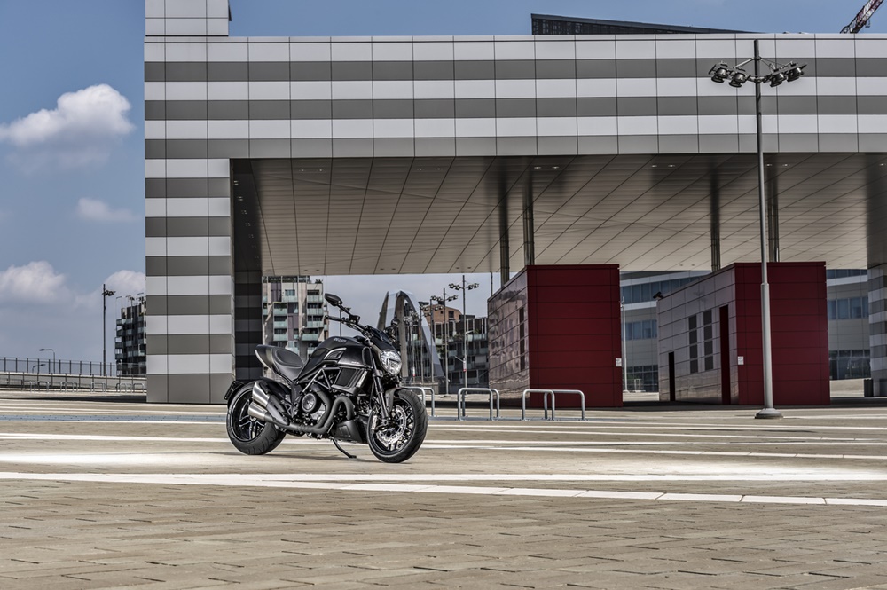 Мотоцикл Ducati Diavel Carbon 2016 (53 фото)