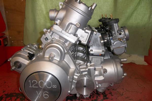 Стэн Стивенс: 1200-кубовый 2-тактный мотор V6