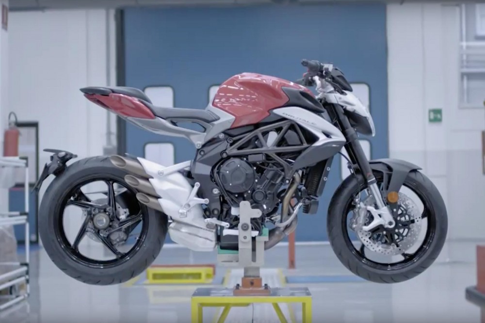 Мотоцикл MV Agusta Brutale 800 2016 (видео)