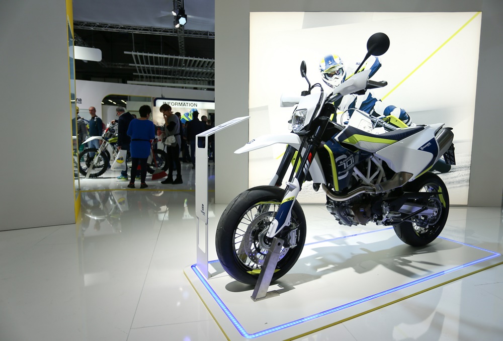 Новый мотоцикл Husqvarna 701 Supermoto 2016