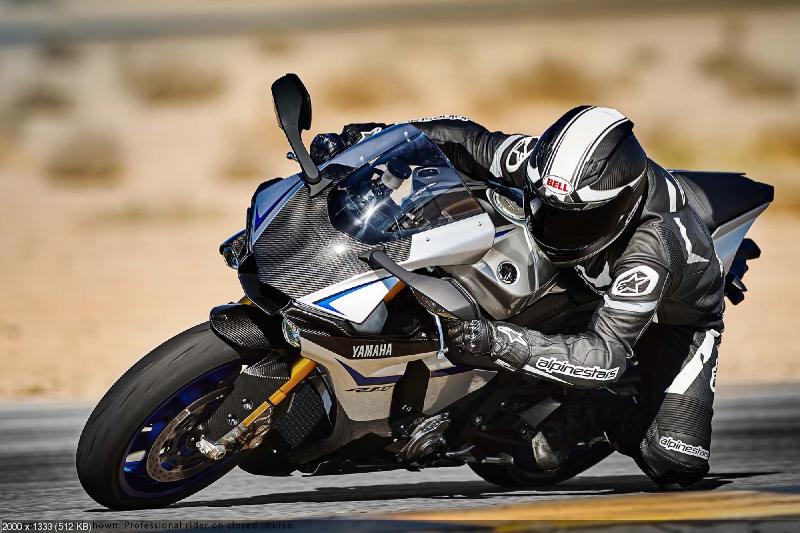 Трековый спортбайк Yamaha YZF-R1M 2015